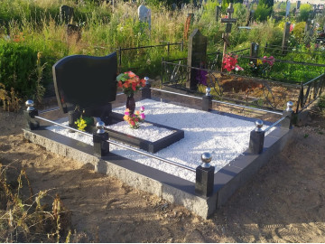 Комплекс памятника и благоустройства